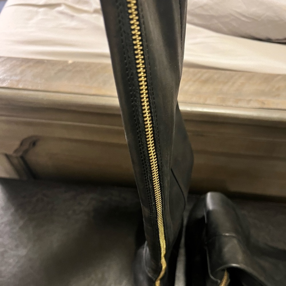 Sexy Black leather boots with zipper up the back